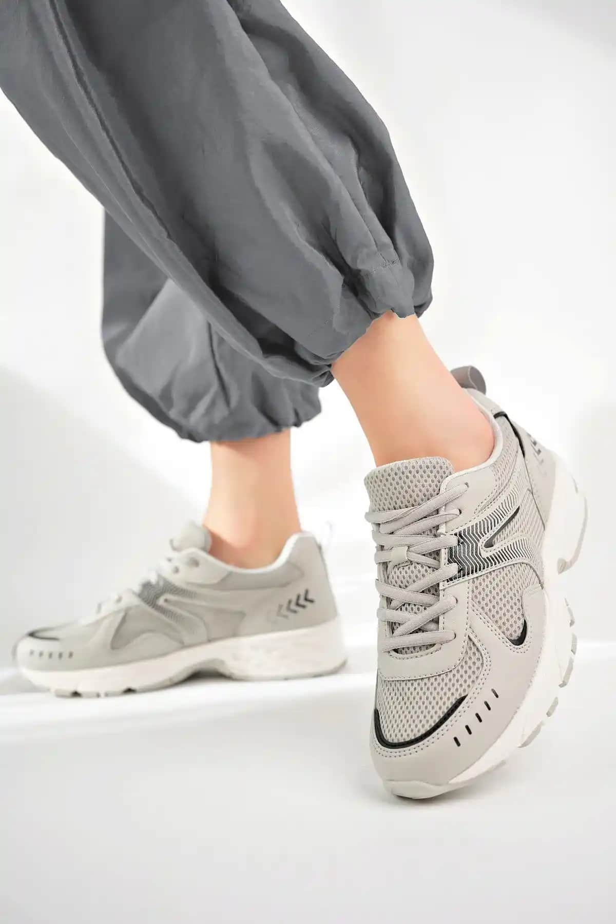 Pasyone Gri Kadın Günlük Ayakkabı: Şıklık ve Konforu Bir Arada Sunan Modern Tasarım