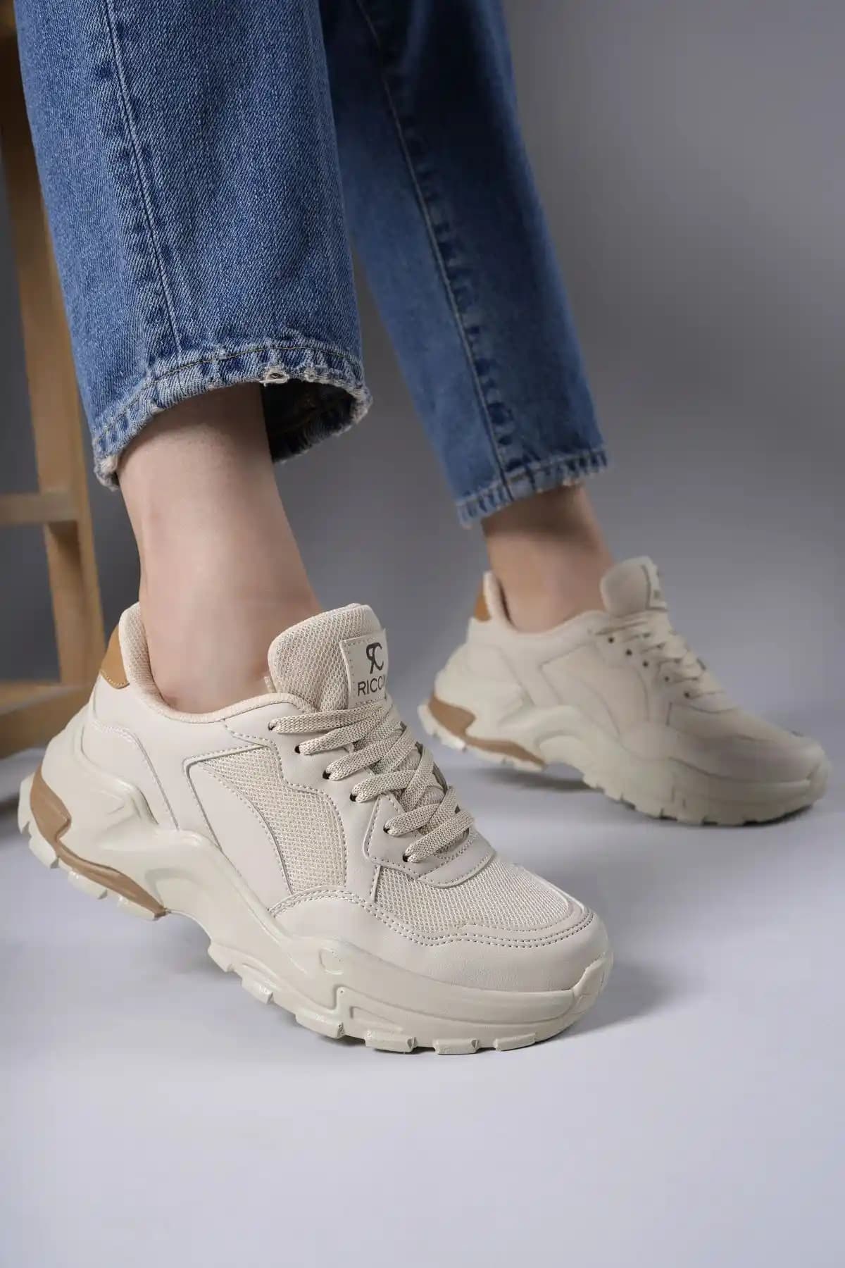 Riccon Delossiel Kadın Sneaker: Günlük Şıklık ve Konfor Sunan Hafif Spor Ayakkabı
