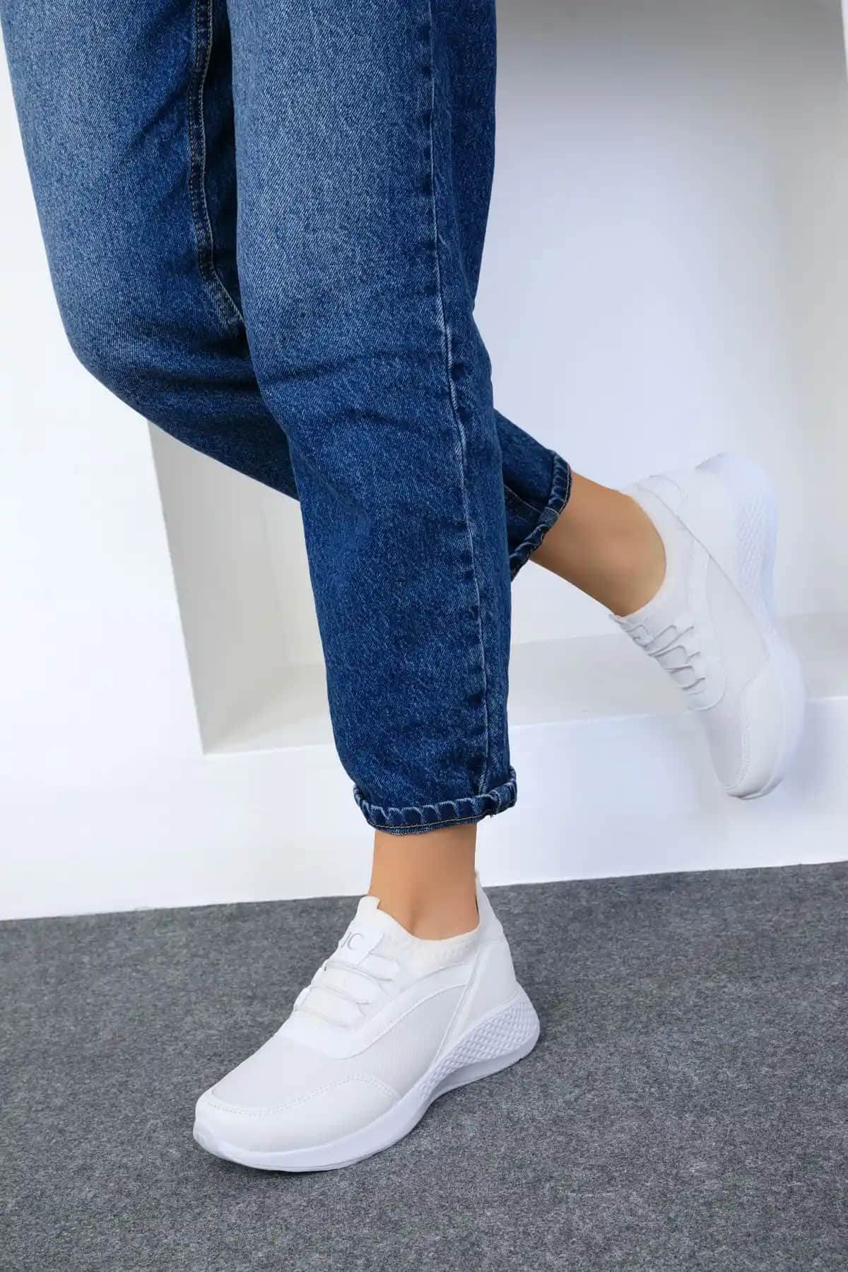 SOHO Beyaz Kadın Spor Ayakkabı 15226 Günlük Kullanım İçin Şık ve Konforlu Tasarım