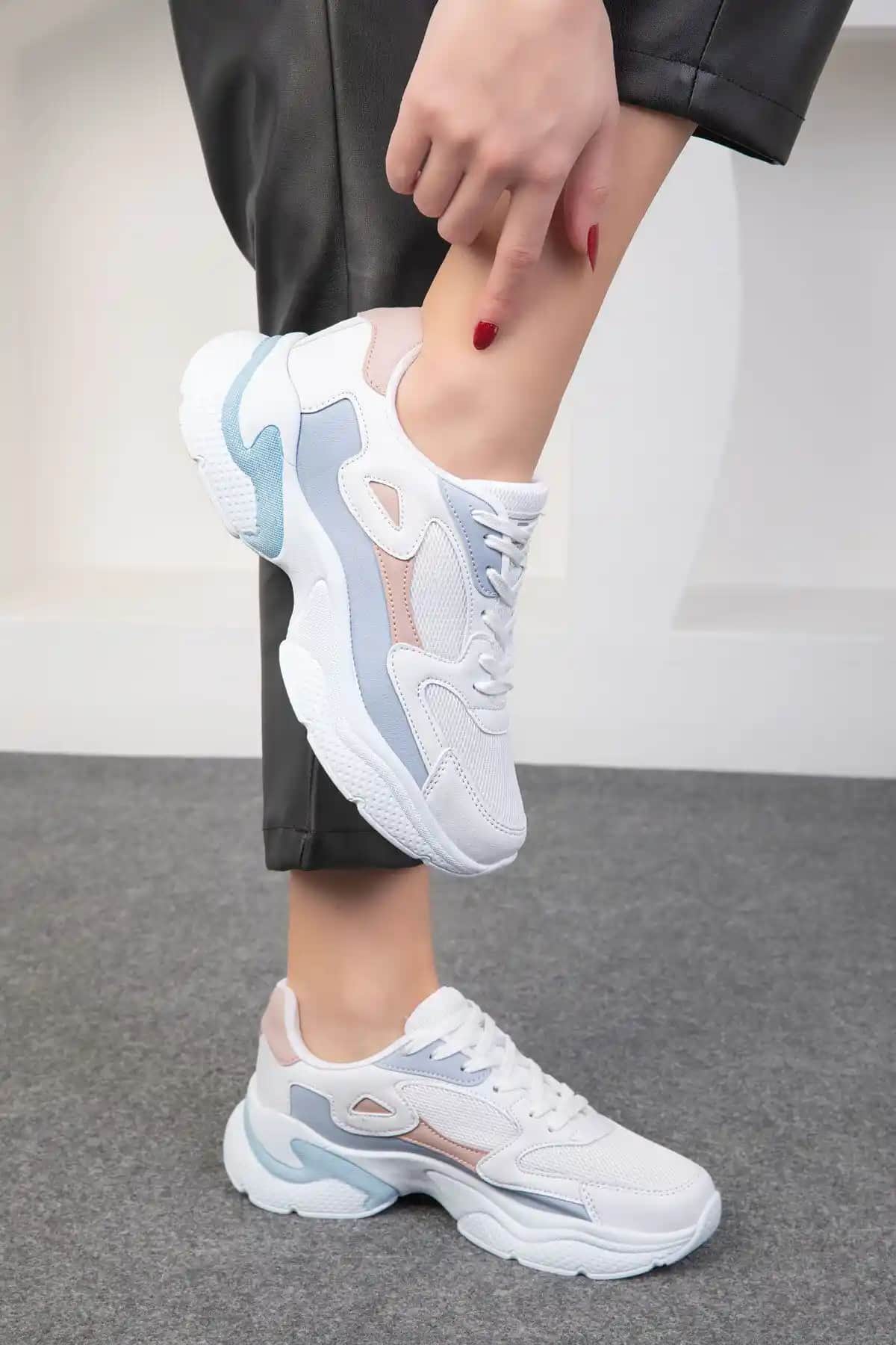 SOHO Kadın Beyaz-Pudra-Mavi Sneaker: Şıklık ve Konforun Mükemmel Buluşması