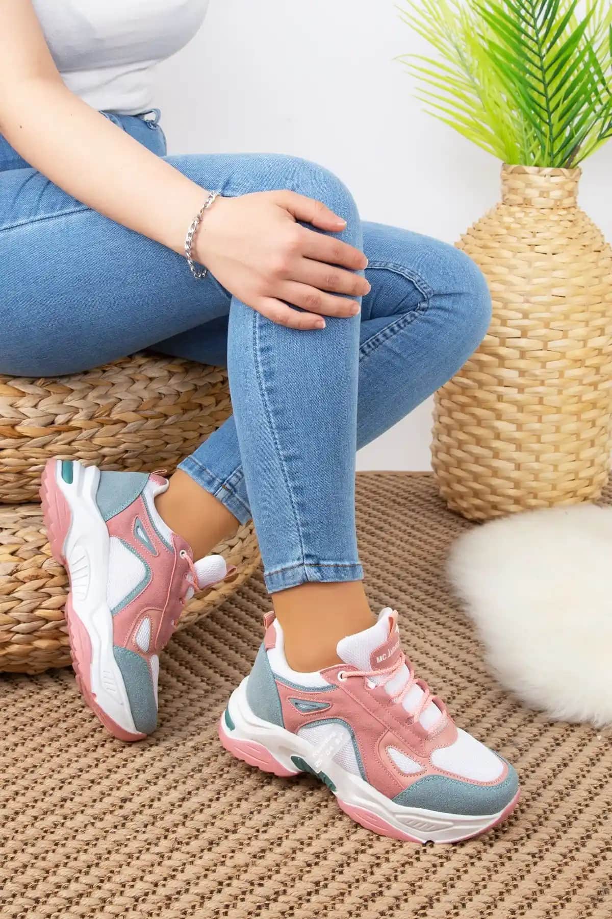 Tomsking Kadın Su Yeşili Pudra Sneaker: Günlük Şıklık ve Konforun Birleşimi