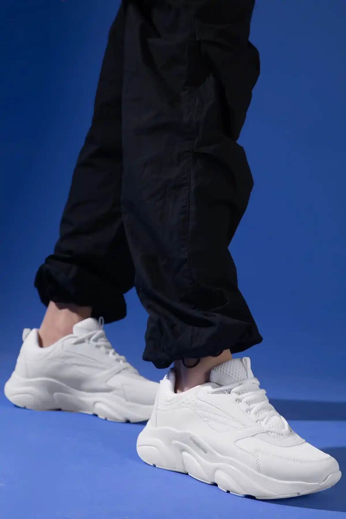 Tomsking Unisex Beyaz Spor Ayakkabı 1838: Modern ve Rahat Günlük Ayakkabı Seçeneği