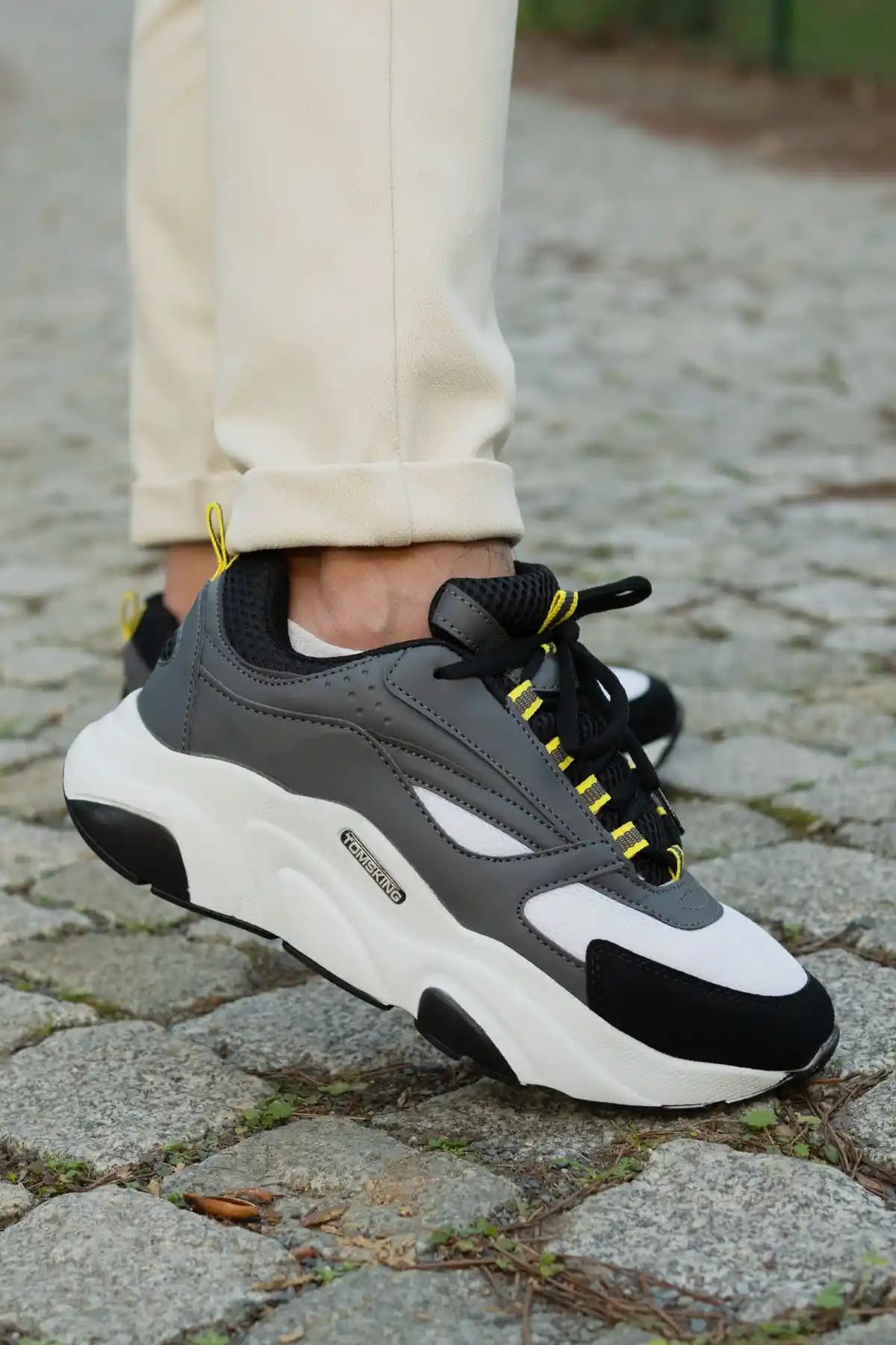 Tomsking Unisex Gri Beyaz Sneaker 1838: Şıklık ve Konforun Modern Buluşması