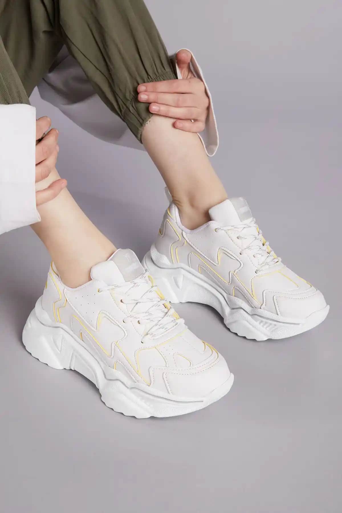 Tonny Black Kadın Beyaz Sarı Spor Ayakkabı: Şıklık ve Konfor Sunan Günlük Model