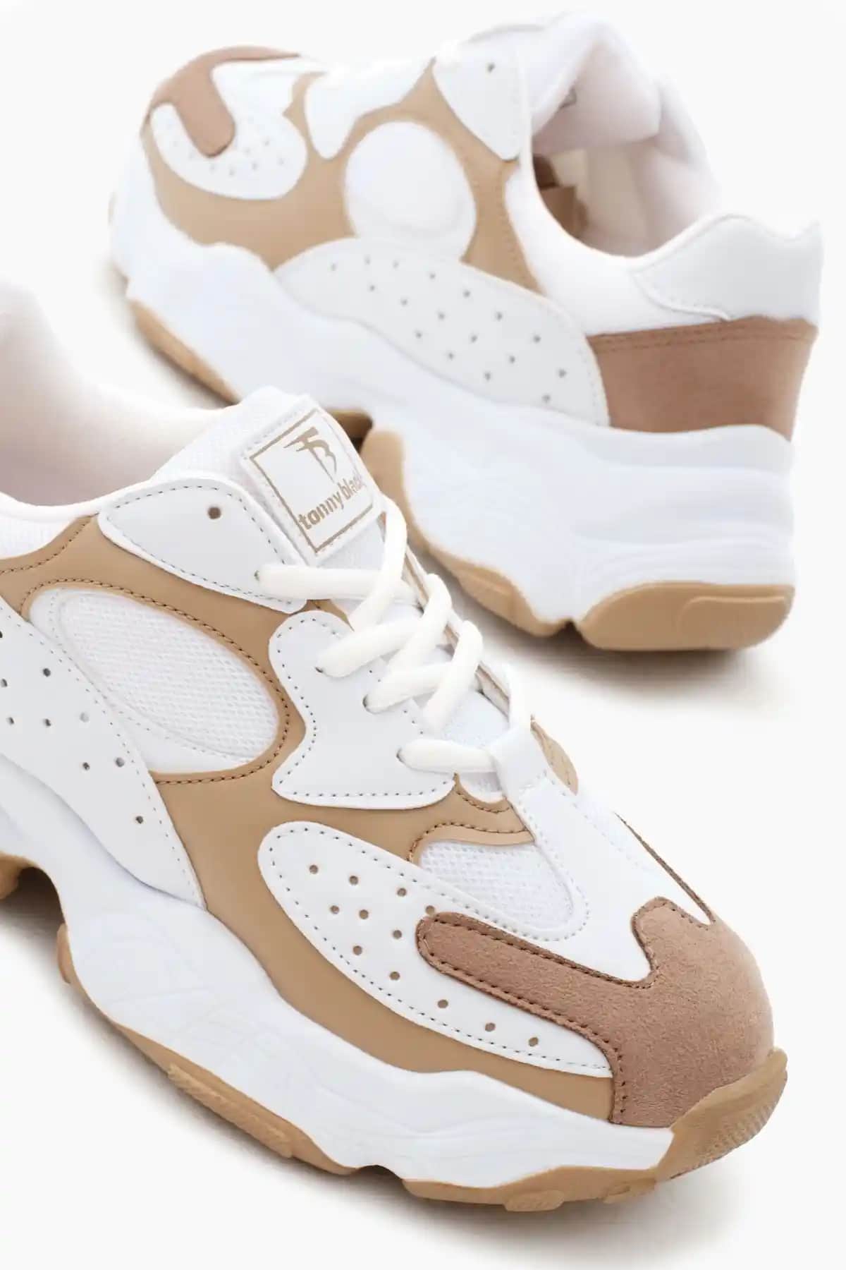 Tonny Black Kadın Beyaz Toprak Rahat Kalıp Yüksek Taban Spor Ayakkabı Özellikleri ve Kullanıcı Yorumları