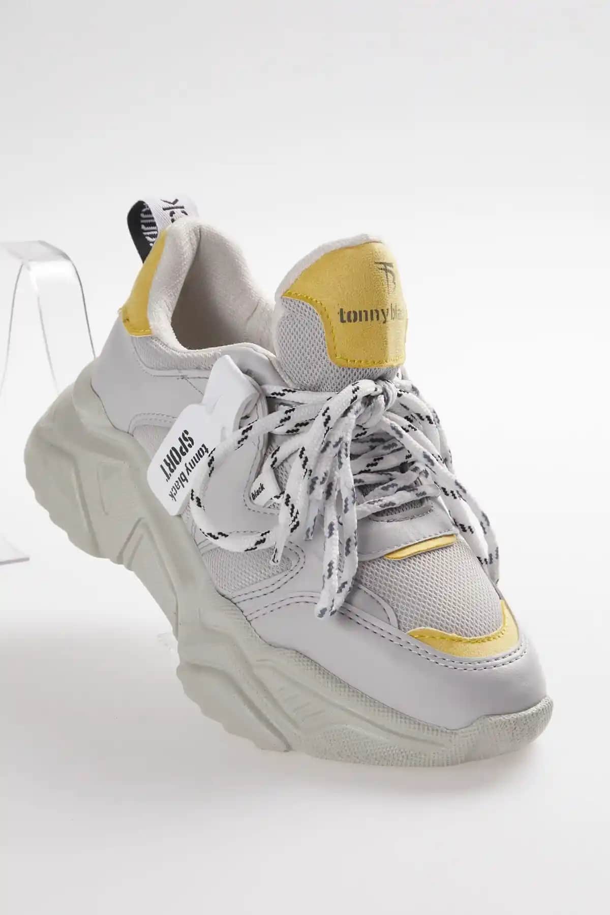 Tonny Black Kadın Gri Spor Ayakkabı Şıklık ve Konforu Bir Arada Sunar