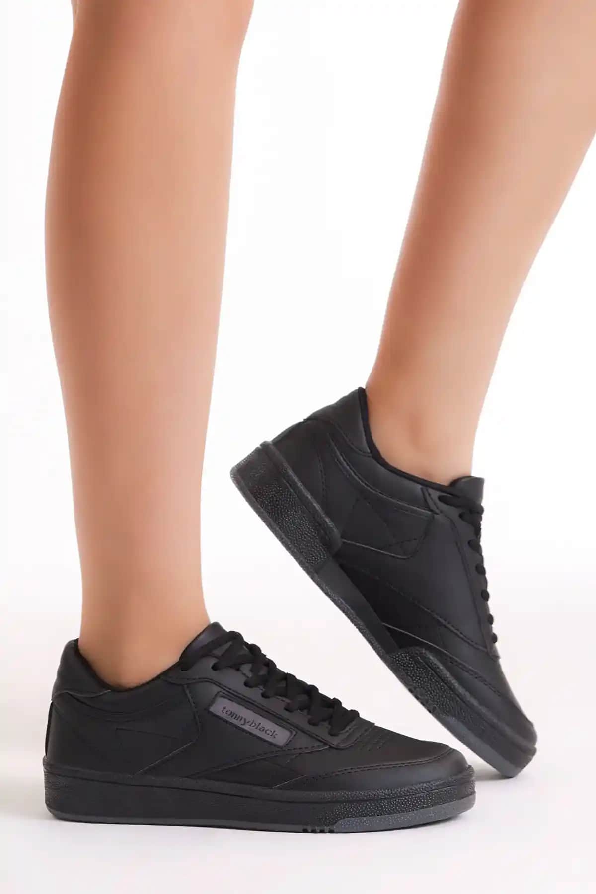 Tonny Black Siyah Cilt Spor Ayakkabı: Günlük Şıklık ve Konfor İçin Uygun Seçenek