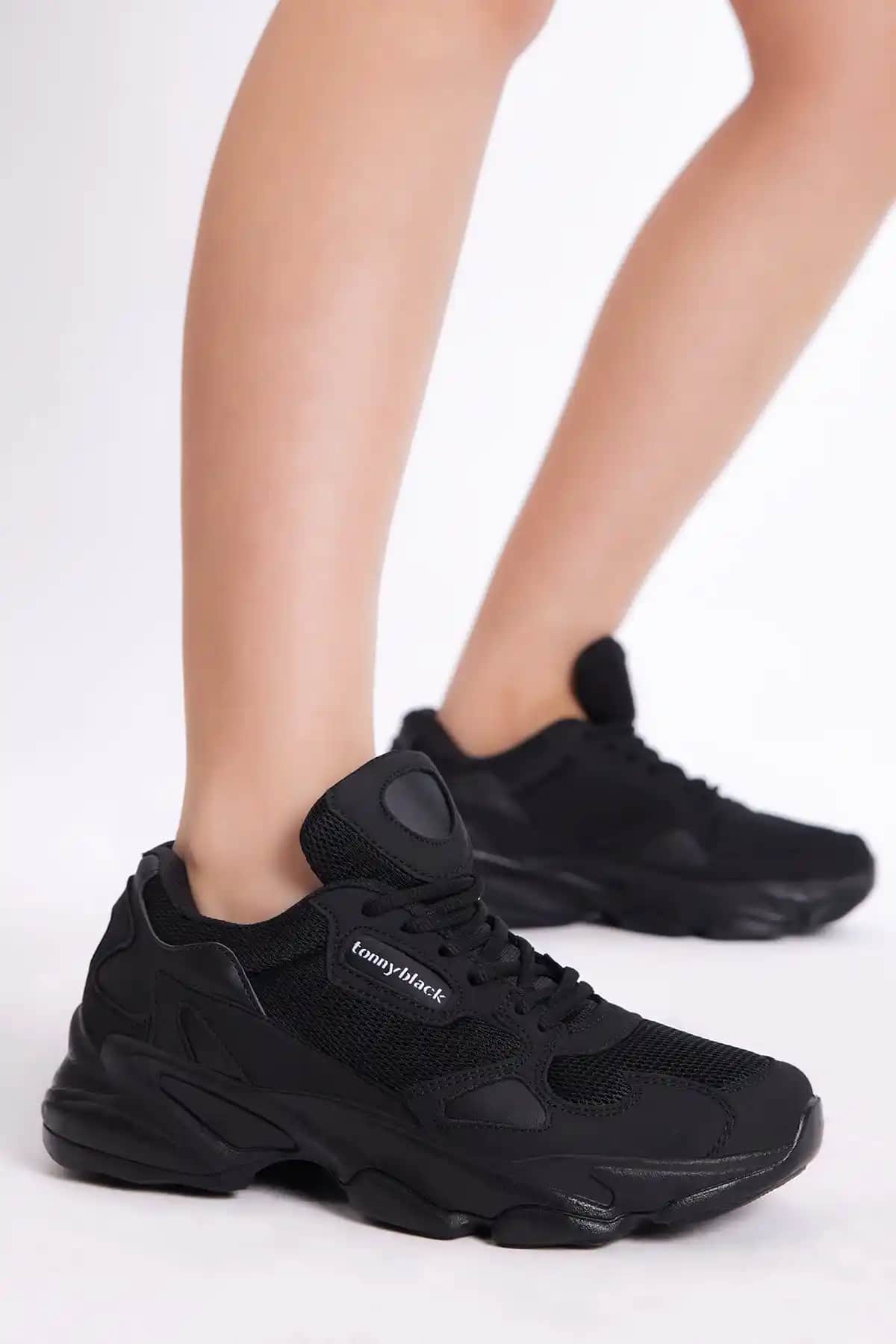 Tonny Black Unisex Siyah Spor Ayakkabı Şıklık ve Konforu Bir Arada Sunar