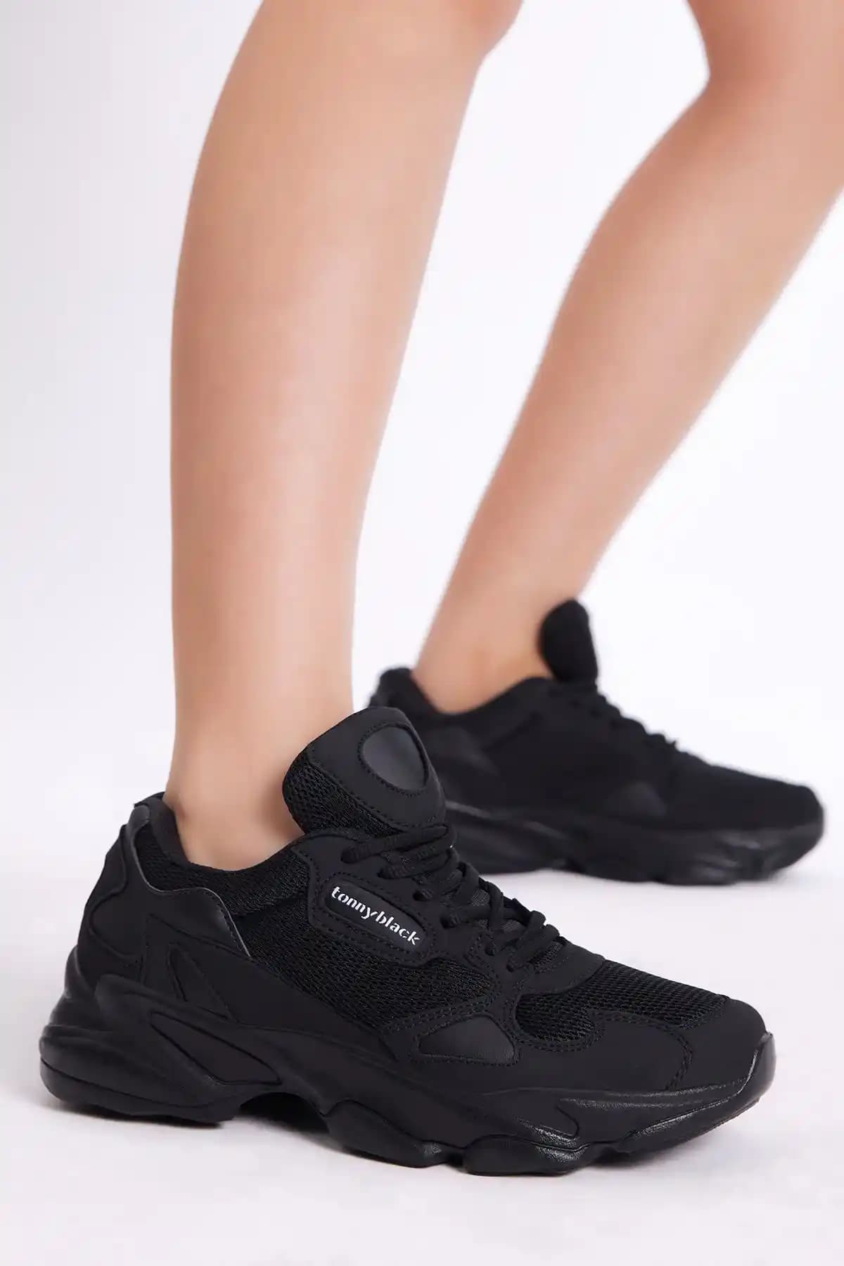Tonny Black Unisex Siyah Spor Ayakkabı Şıklık ve Konforu Bir Arada Sunar