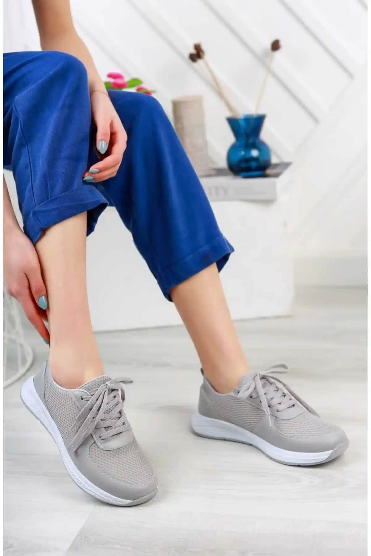 Trendypit Beyaz Kadın Bağcıklı Spor Ayakkabı Modern ve Konforlu Tasarım