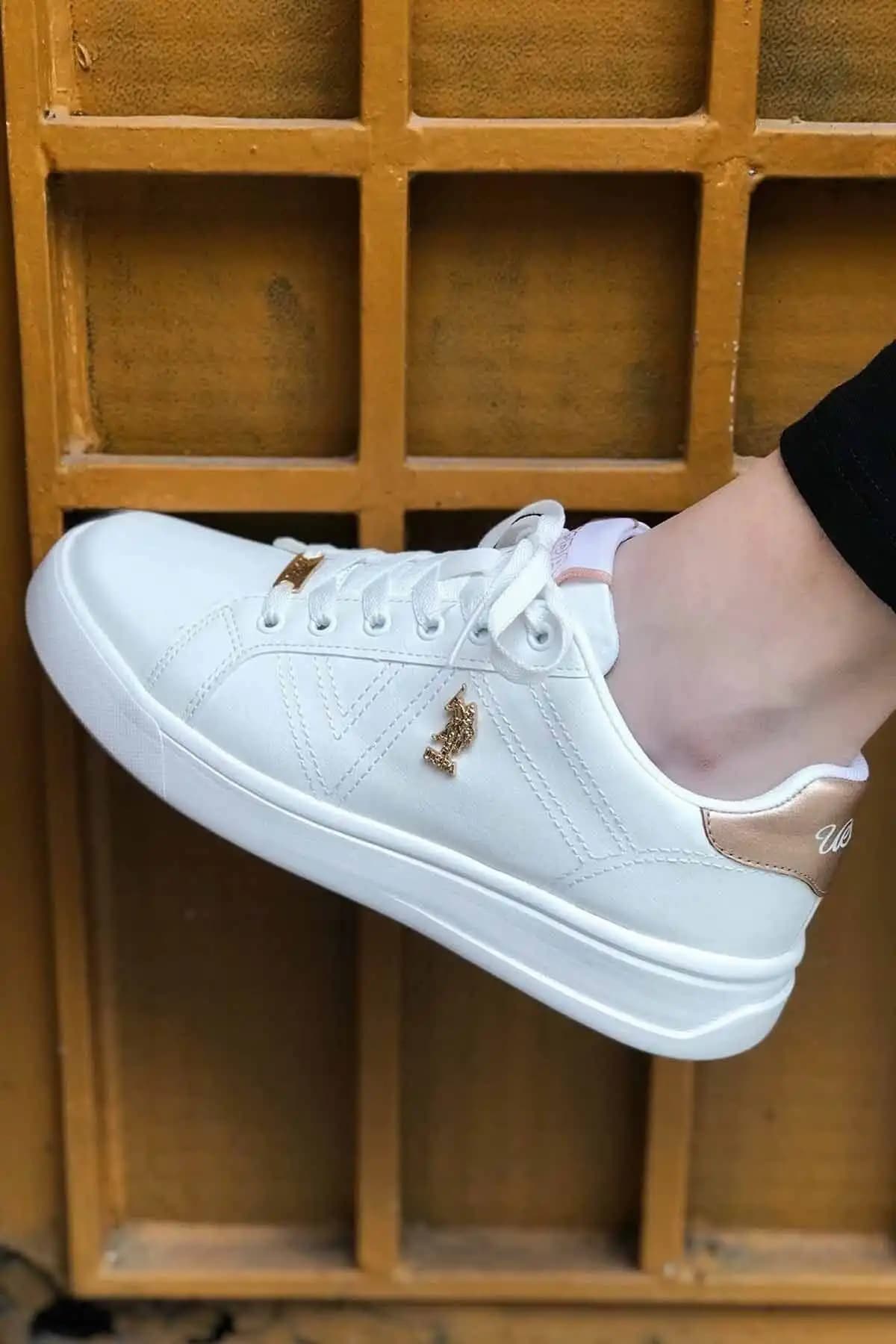 U.S. Polo Assn. Kadın Beyaz Sneaker: Günlük Şıklık ve Konforu Bir Arada Sunar