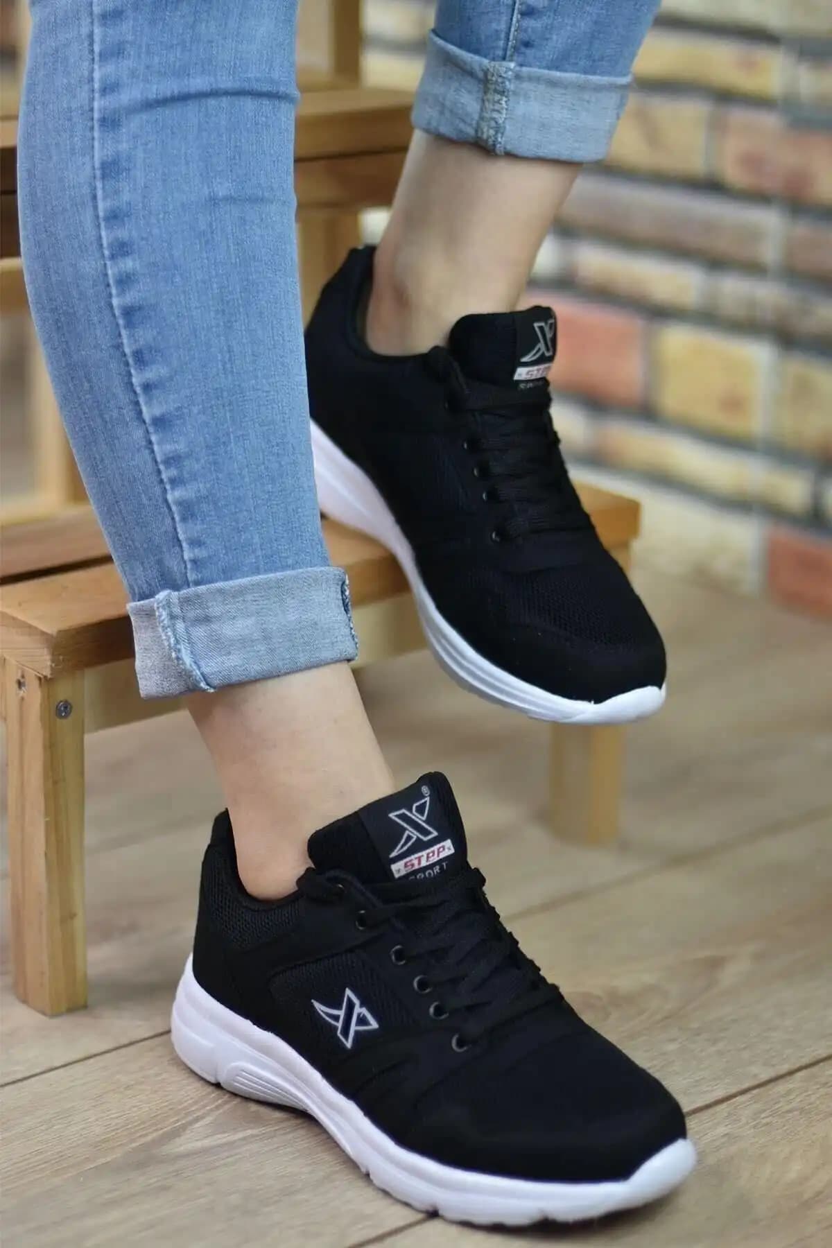 XStep Siyah Unisex Spor Ayakkabı Günlük Kullanım İçin Şık ve Konforlu Tasarım