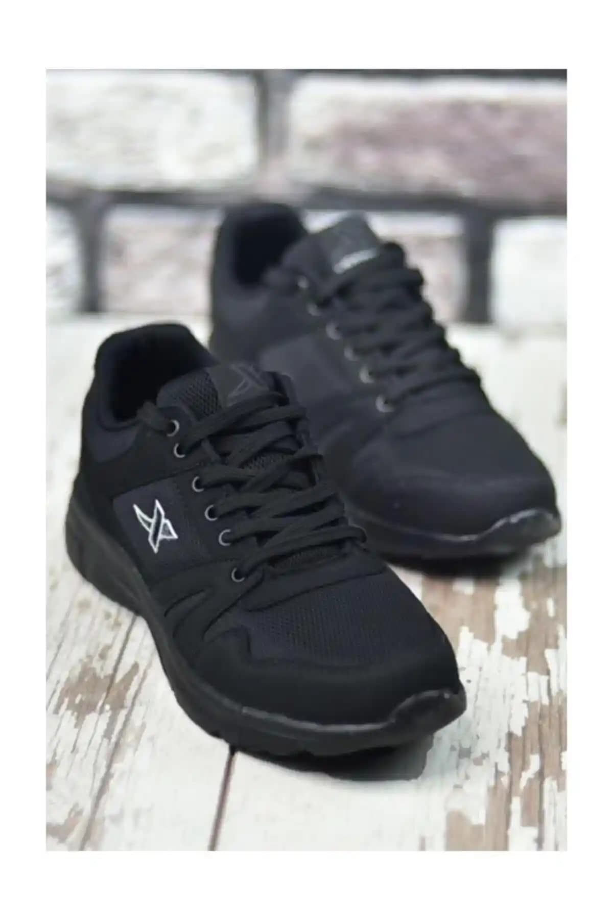 XStep Siyah Unisex Spor Ayakkabı Modern Tasarımı ve Konforuyla Günlük Kullanım İçin Uygun