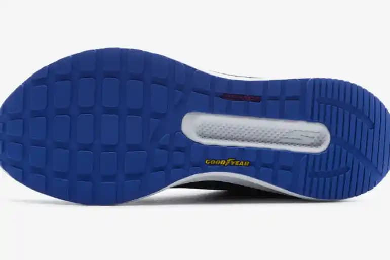 Ağır Koşucular İçin Karbon Tabanlı Koşu Ayakkabıları: Modeller, Özellikler ve Seçim Kriterleri