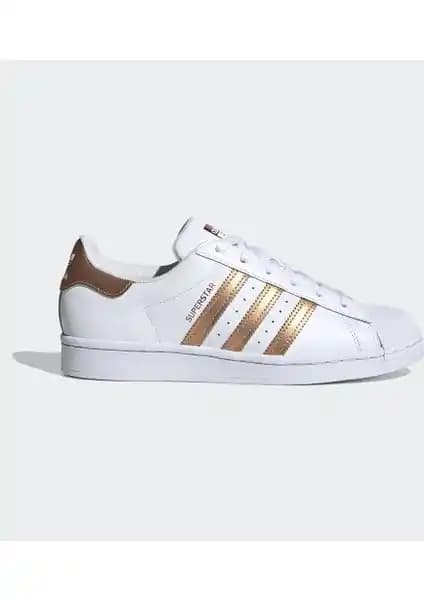 Adidas FX7484 Kadın Ayakkabısı Şıklık ve Konforu Bir Arada Sunan Modern Tasarım
