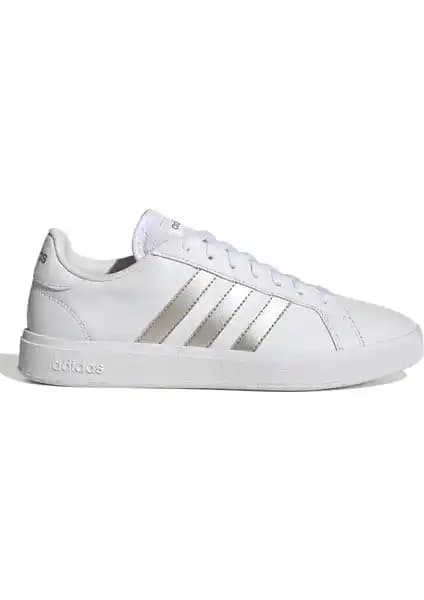 adidas Grand Court Base 2 Kadın Spor Ayakkabısı Şıklık ve Çevre Duyarlılığıyla Öne Çıkıyor