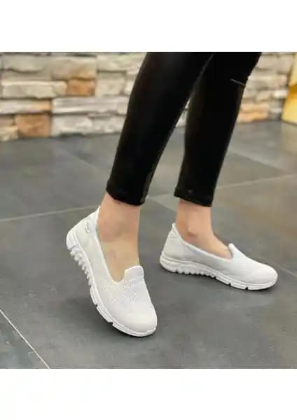 Afilli Kadın Gri Günlük Spor Ayakkabısı: Konfor ve Şıklığın Modern Buluşması