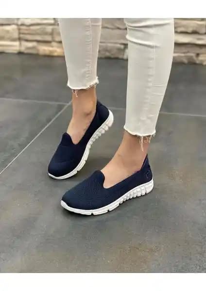 Afilli Kadın Lacivert Günlük Spor Ayakkabıları Konfor ve Şıklık Sunan Modern Tasarım