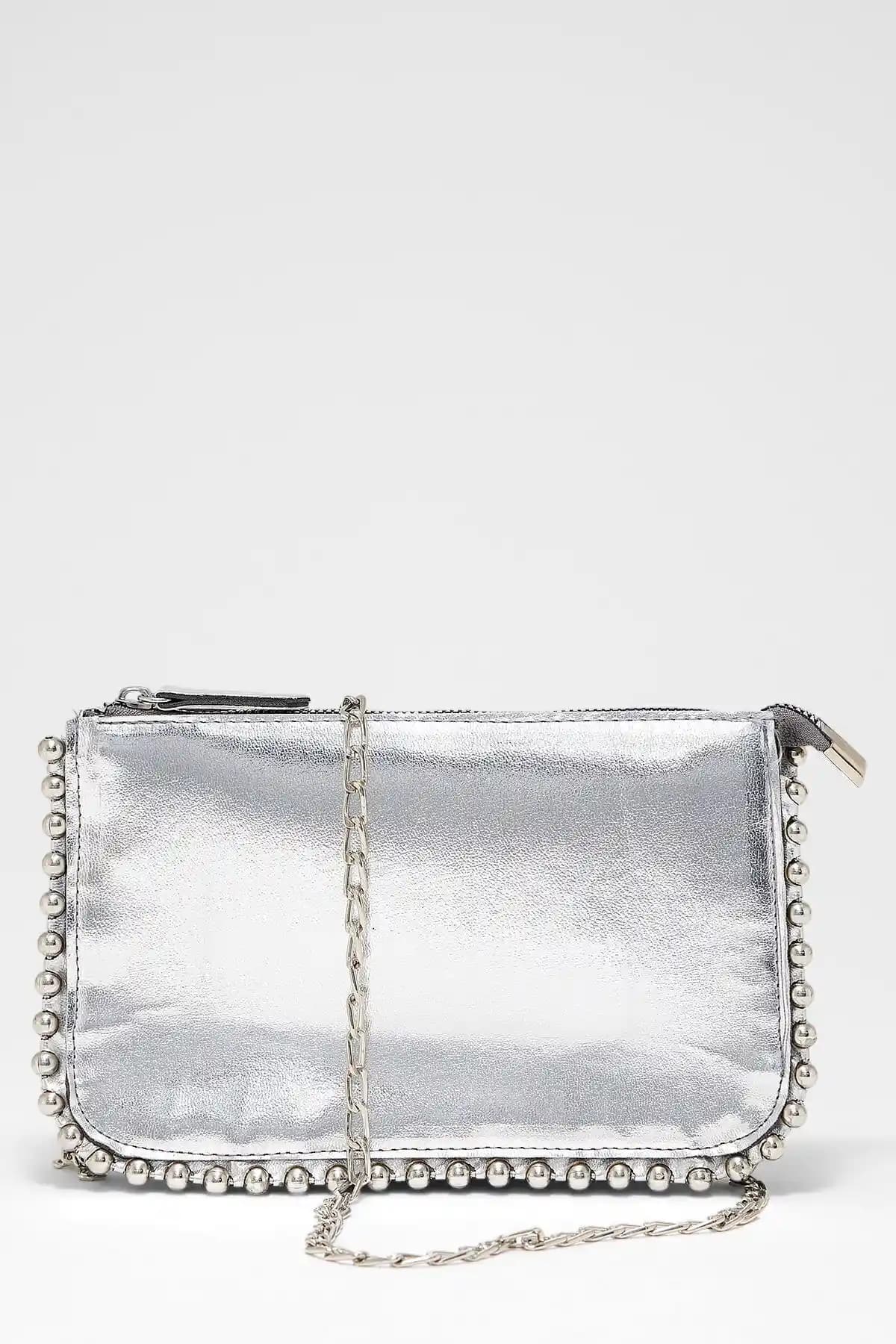 ALTUDA Kadın Zımbalı Çapraz Askılı Çanta Stap Günlük Şıklık ve Fonksiyonellik