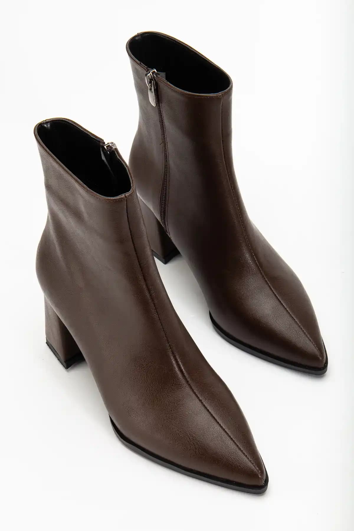 Atelier Lakonia Kadın Vegan Deri Sivri Burunlu Topuklu Bot Günlük Şıklık ve Konfor Sunar