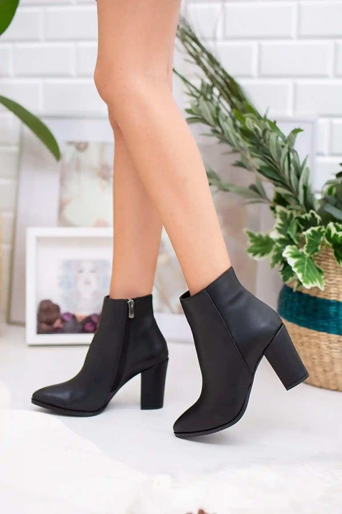 Bİ&CO Kadın Siyah Topuklu Bot: Şık ve Konforlu Günlük Kullanım İçin Tasarlandı