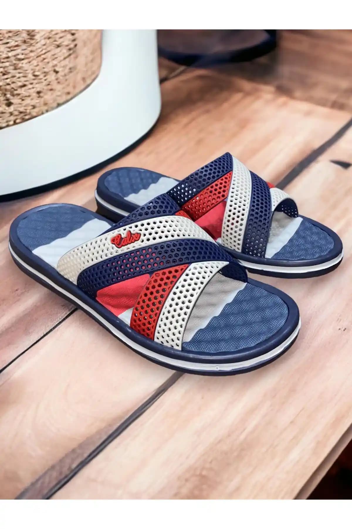 Calx Erkek Masaj Tabanlı Lacivert Terlik: Konfor ve Şıklık Sunan Günlük ve Plaj Kullanımı