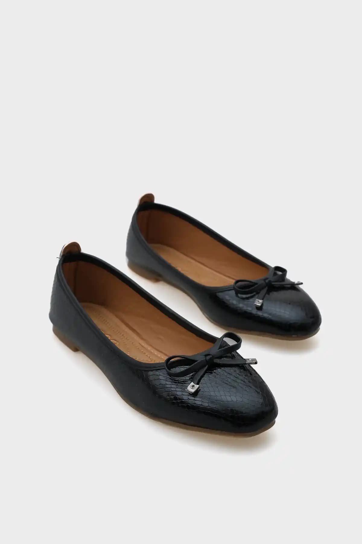 Capone Outfitters Hana Trend Siyah Kadın Babet: Şıklık ve Konforun Birleşimi