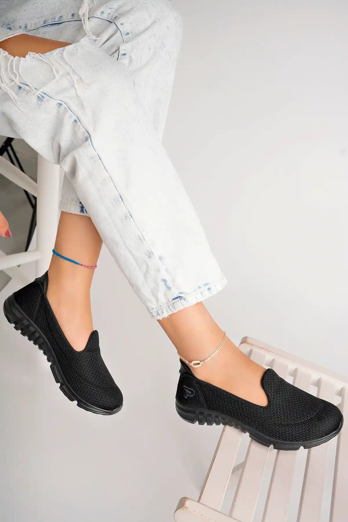 Deripabuc Siyah KadıN Spor Babeti Günlük Kullanım İçin Konfor ve Şıklık Sunar