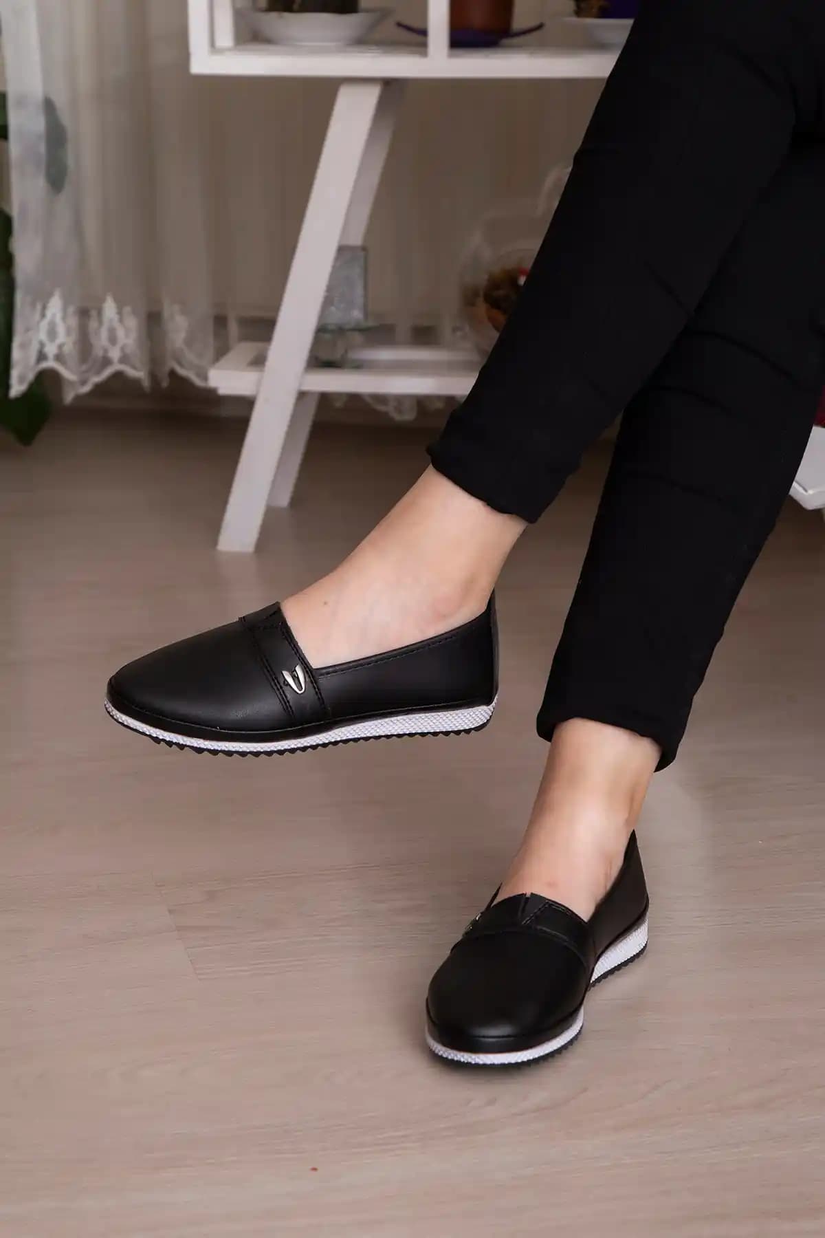 Ewen Tomm Günlük Kadın Babet Ayakkabı Şıklık ve Konforu Bir Arada Sunar