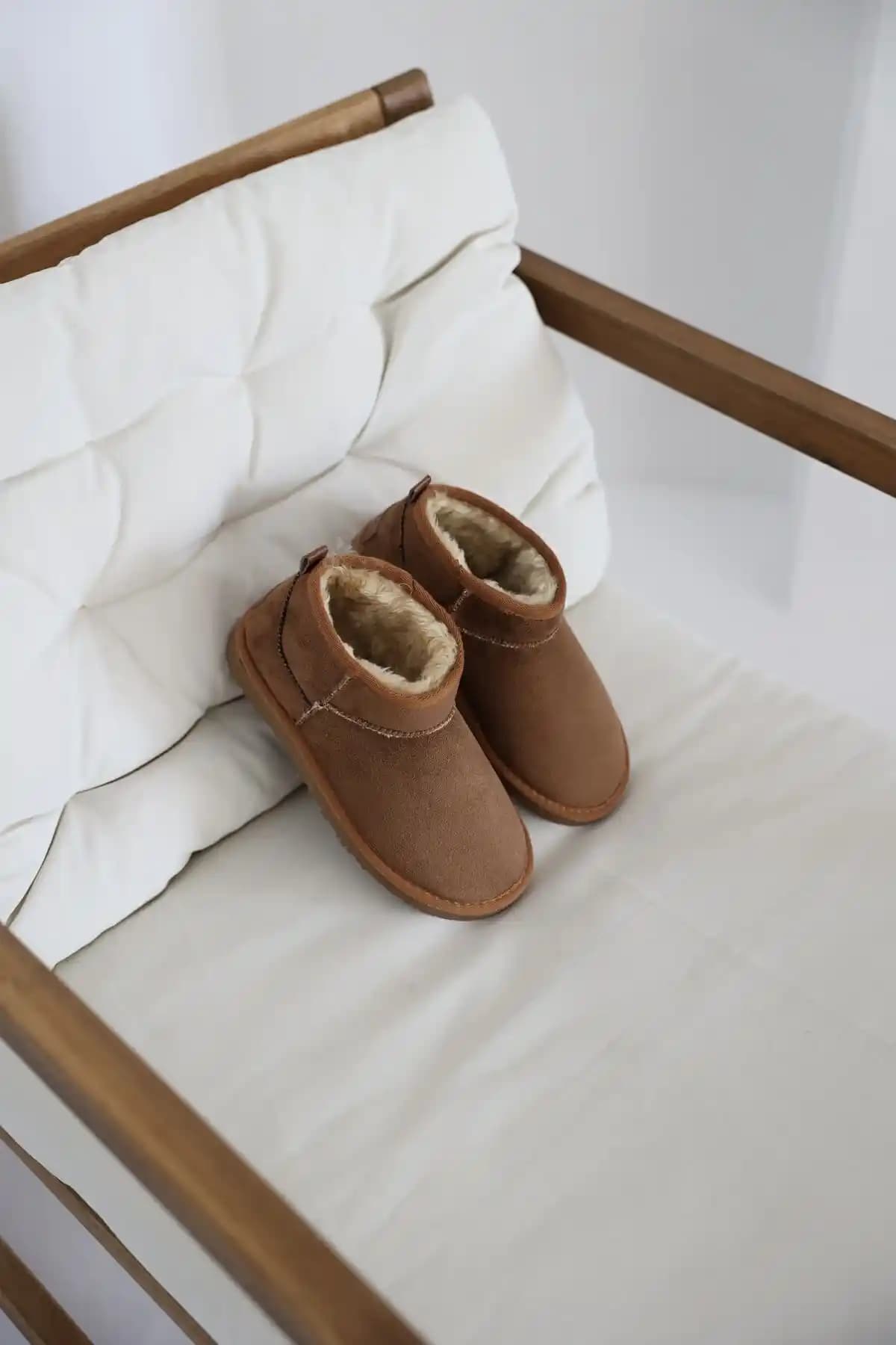 Genel Markalar Ultra Mini Bot: Şık ve Konforlu Kış Kadın Botu Önerisi