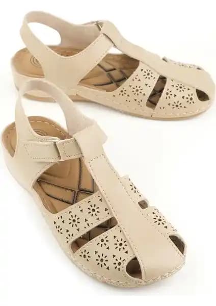 Gezer Yazlık Kadın Pu Ayarlanabilir Sandalet: Şıklık ve Konforun Buluşması