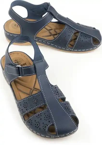 Gezer Yazlık Kadın Pu Ayarlanabilir Sandalet: Şıklık ve Konforun Buluştuğu Yaz Ayakkabısı