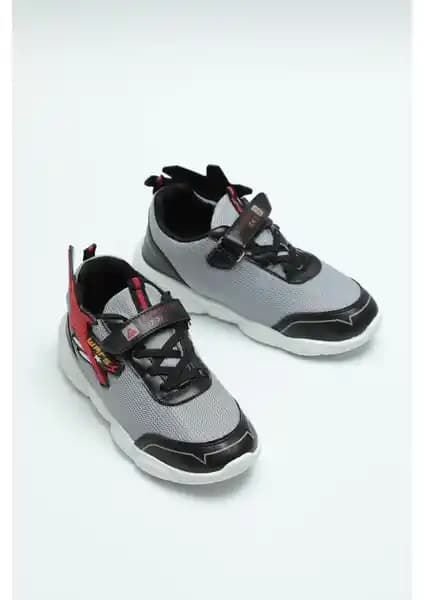 Gezer Yazlık Spor Erkek Çocuk Ayakkabısı: Konforlu ve Dayanıklı Yaz Ayları İçin Uygun