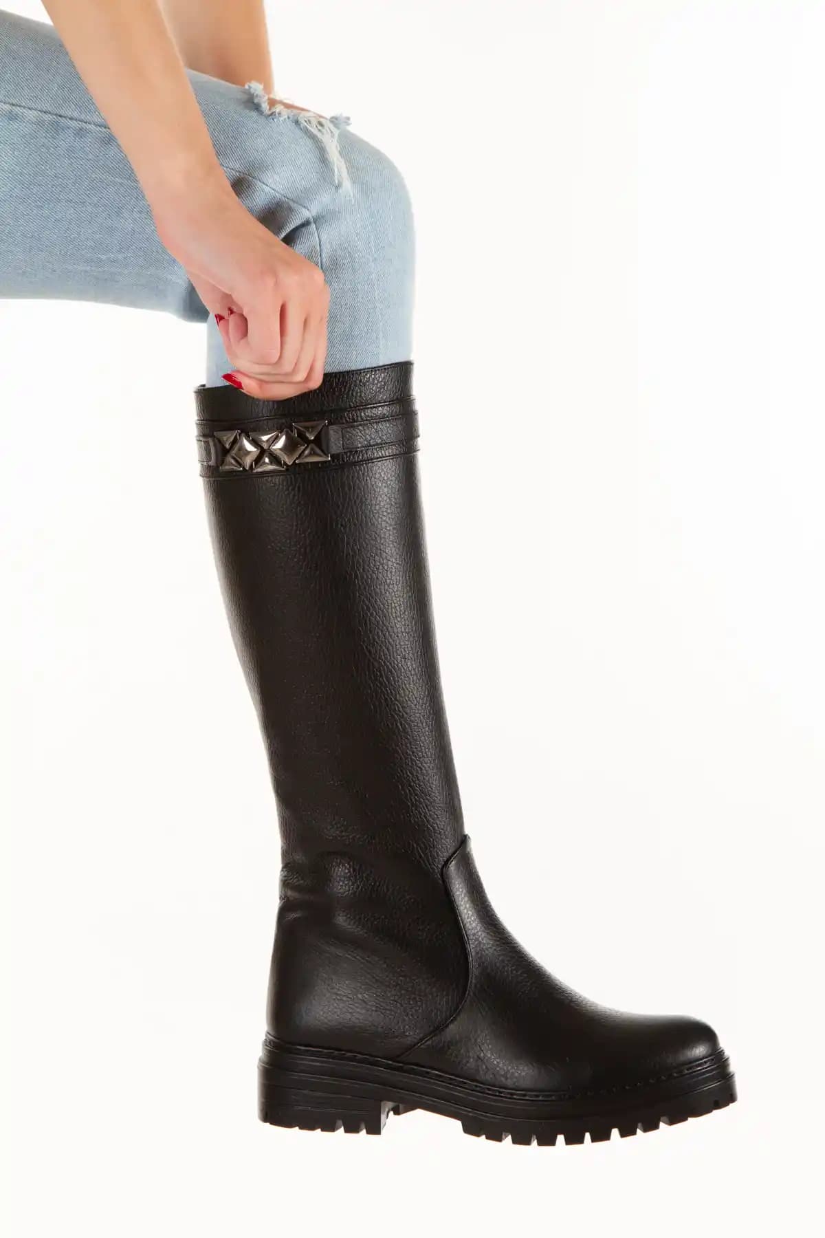 İLOLİCA Hakiki Deri Kadın Çizmesi: Şıklık ve Konfor Sunan Modern Tasarım