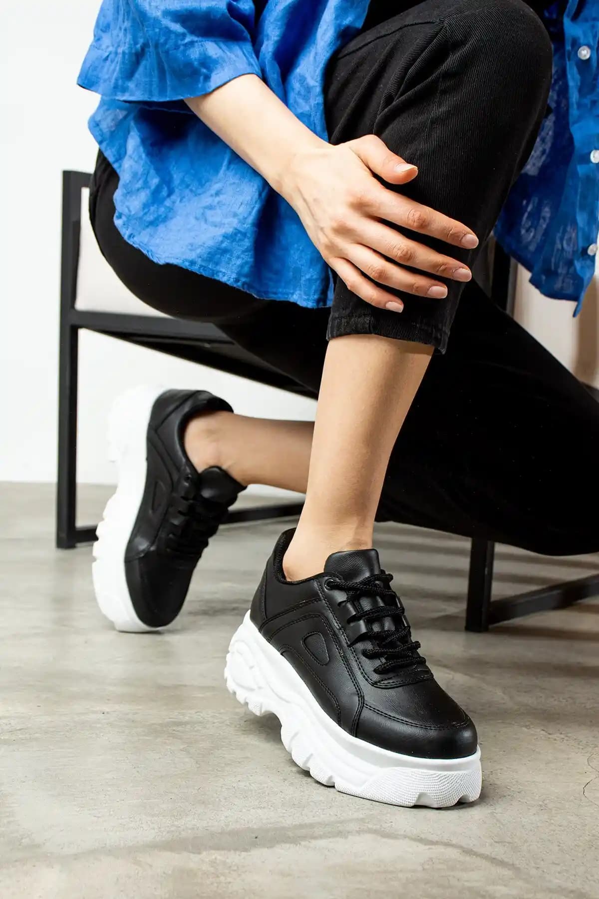 İmerShoes Günlük Kadın Siyah Beyaz Sneaker: Şıklık ve Konforun Mükemmel Buluşması