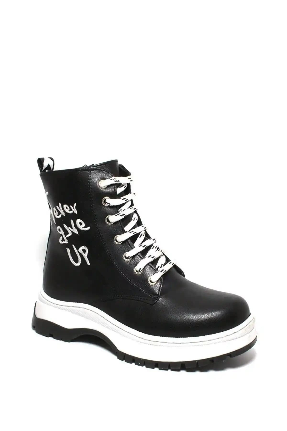 İncimoda Genç Kız Çocuk Siyah Mat Bot: Şıklık ve Konfor Bir Arada
