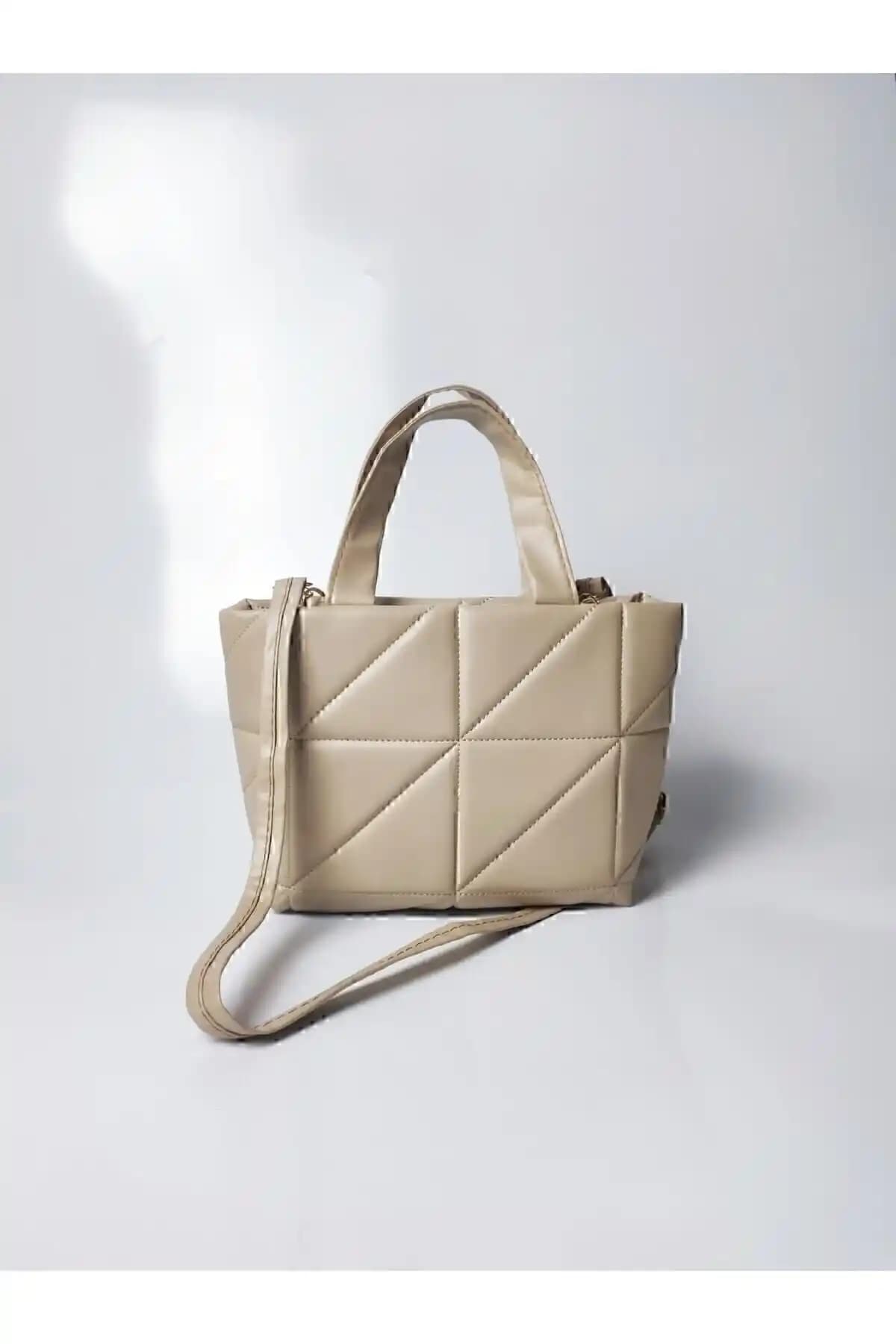 Kadın Kapitone Suni Deri Omuz Askılı Çanta Günlük Şıklık ve Fonksiyonellik