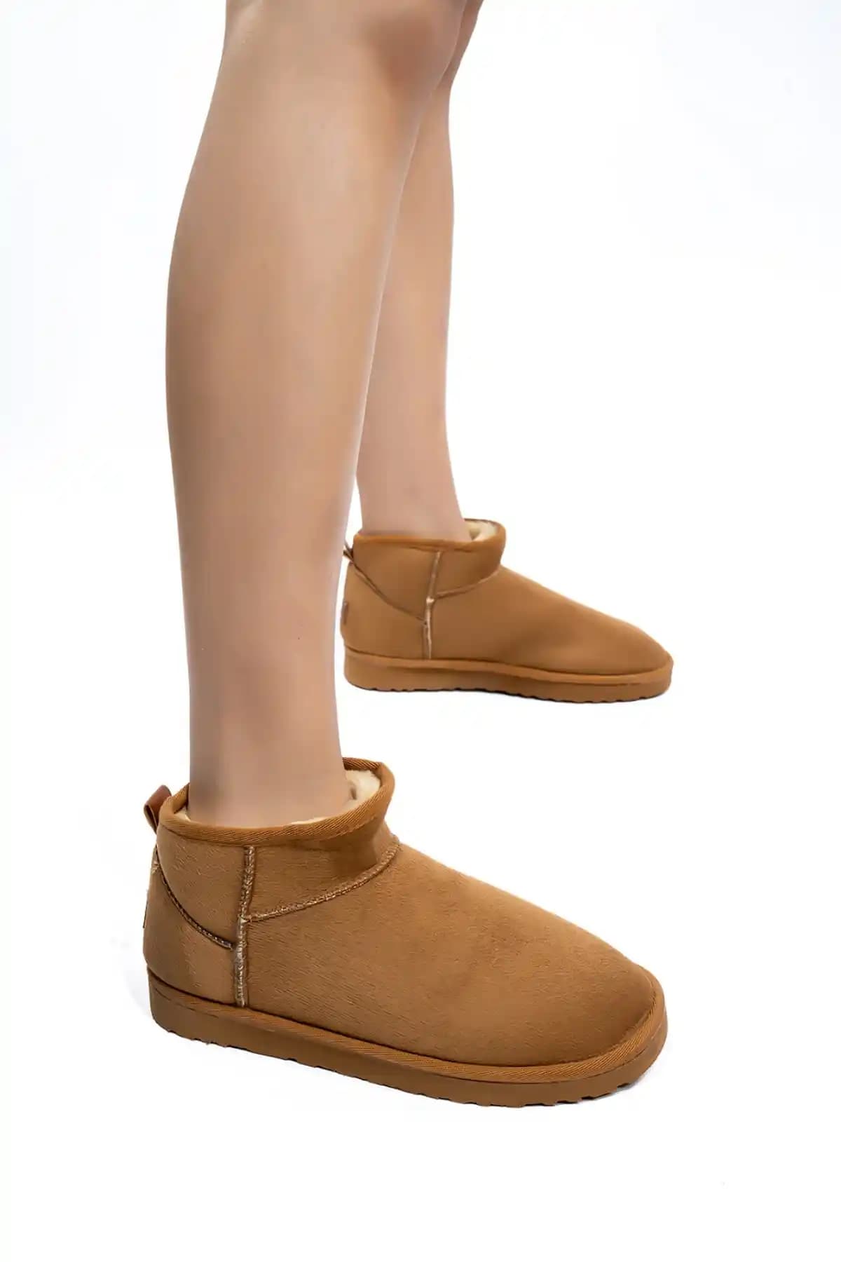 Kadın Taba Süet Yarım Bot: Şıklık ve Konforu Bir Arada Sunan Modern Tasarım
