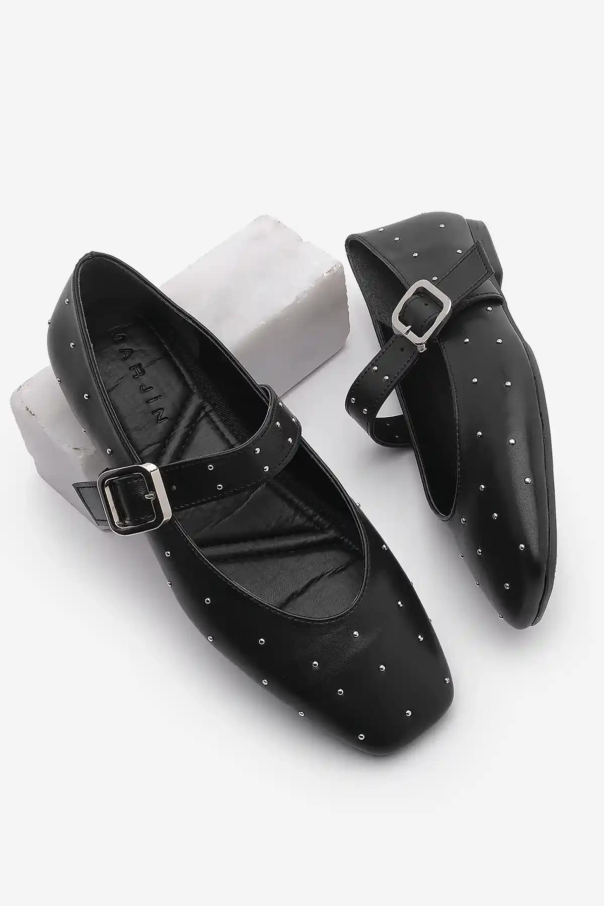 Marjin Velona Siyah Kadın Babeti Şıklık ve Konforu Bir Arada Sunar