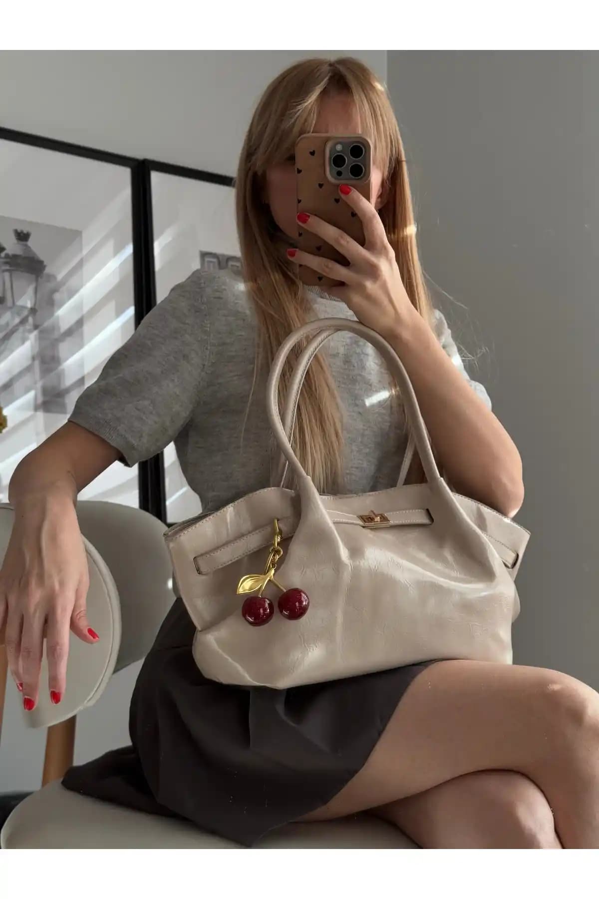 Mèche Atelier 2024 Büyük Boy Deri Çanta Bej Renkli Şık ve Fonksiyonel Tasarım