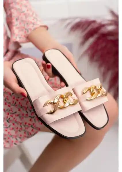 ModaFrato Zincir Kadın Terlik: Şıklık ve Konfor Sunan Modern Tasarım