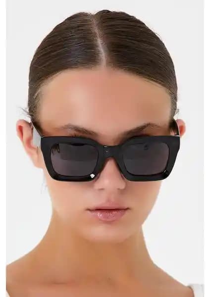 Modalucci Kadın Güneş Gözlüğü: Şık Tasarım ve UV Koruma Özellikleriyle Öne Çıkan Model
