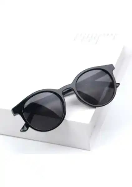 Modalucci Siyah Unisex Güneş Gözlüğü: Şıklık ve Fonksiyonellik Bir Arada