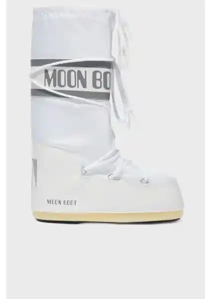 Moon Boot Nylon Kadın Kar Botu: Kış Aylarında Şıklık ve Konforun Buluşması