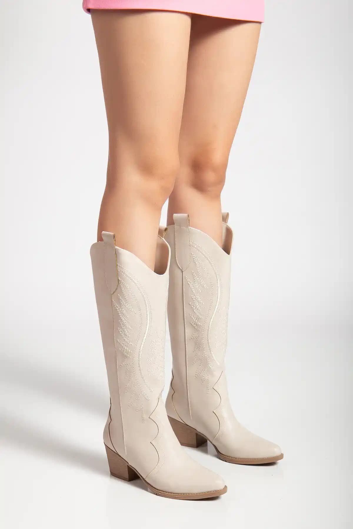 MS SUGAR SHOES Kadın Bej Nakışlı Western Kovboy Bot Çizme - Modern ve Şık Tasarım