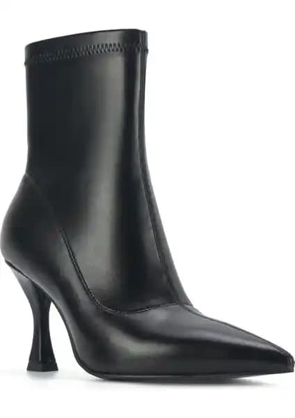 Nine West Catto Siyah Kadın Topuklu Bot: Şıklık ve Konforun Mükemmel Buluşması