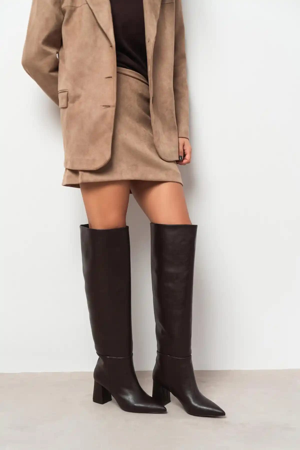 Nişantaşı Shoes Berny Kahve Mat Sivri Burun Kadın Topuklu Çizme Özellikleri ve Tasarımı