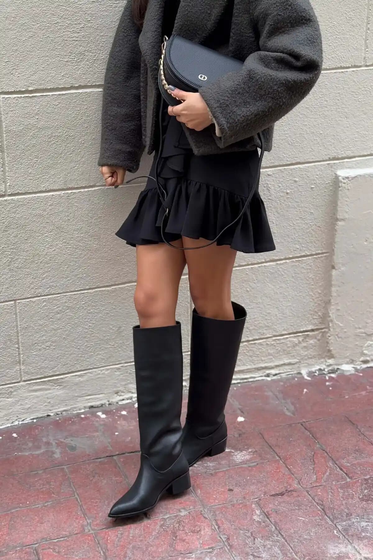 Nişantaşı Shoes Herbert Siyah Mat Kadın Çizmesi: Şıklık ve Konforun Modern Buluşması