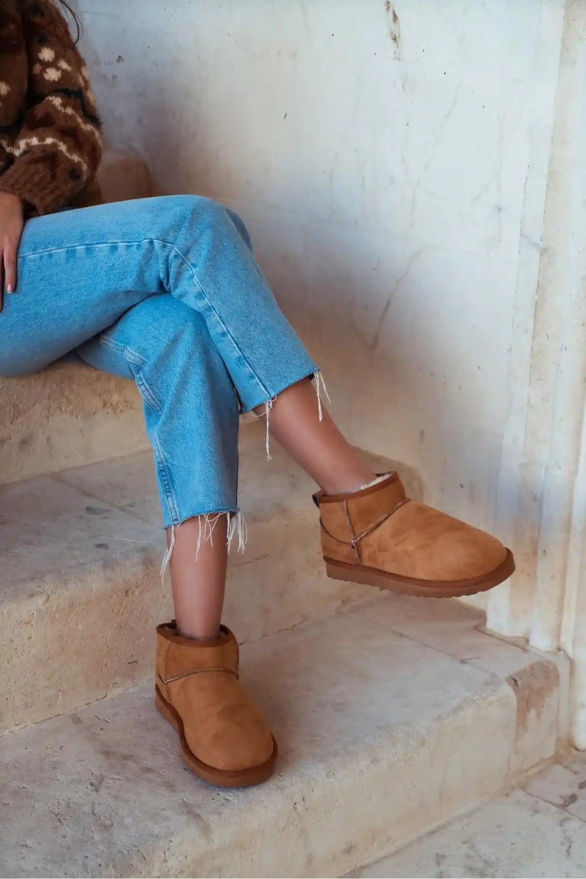 Nişantaşı Shoes Mini Taba Süet Yarım Bot: Şıklık ve Konfor Sunan Kış Ayakkabısı