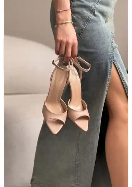Nişantaşı Shoes Tania Kadın İnce Topuklu Bilek Kemer Detaylı Ayakkabı 75-90 Karakter